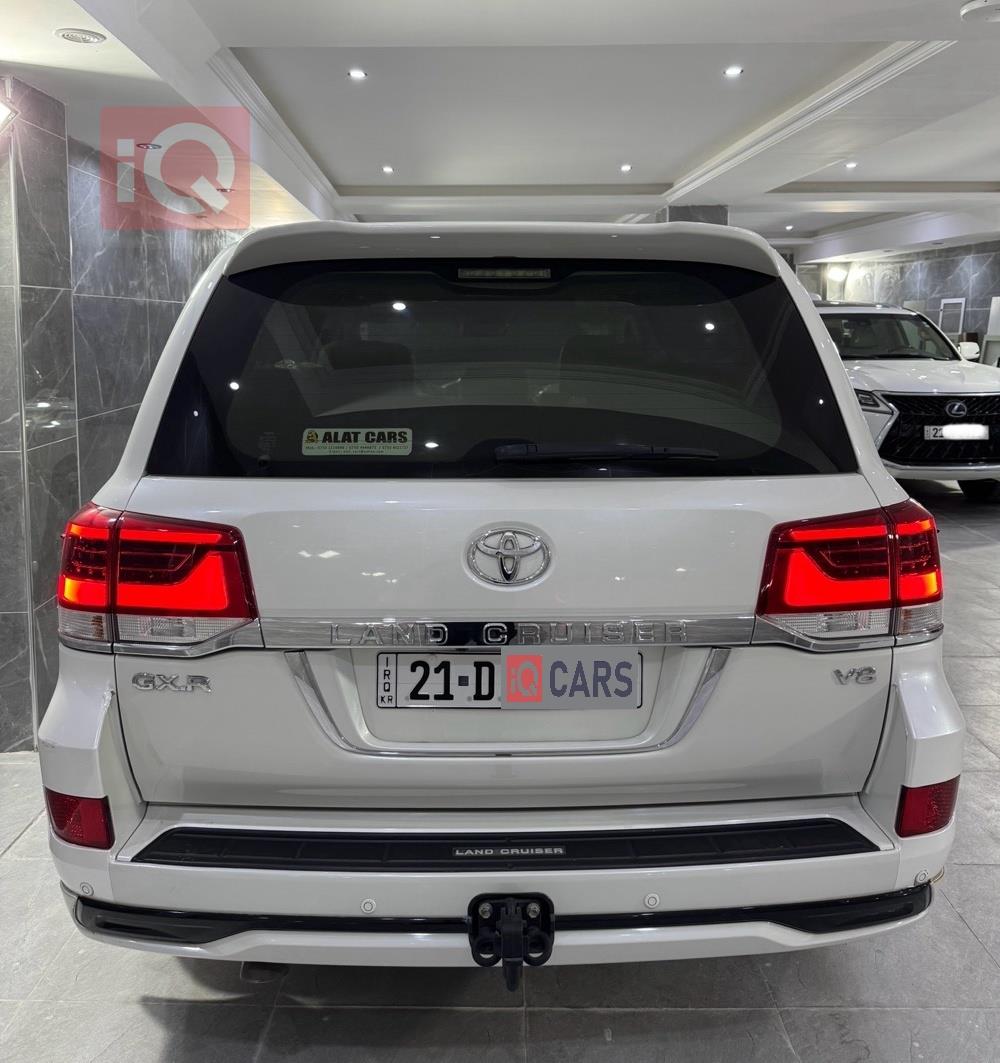 تۆیۆتا لاند کروزەر